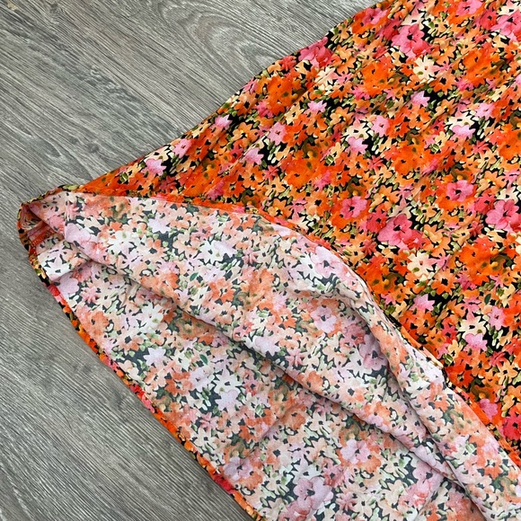 Finders Keepers Floral Plunge Dress - Picture 8 of 12